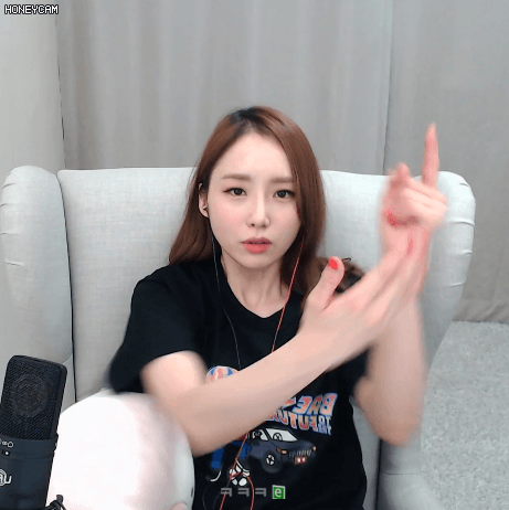 공손한 삿대질   나미춘 윤태진