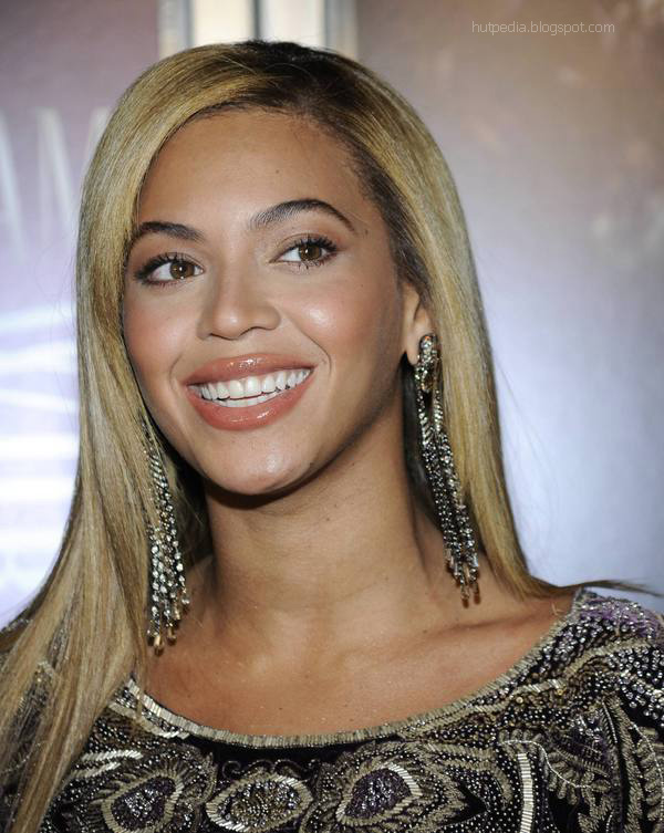 Beyonce - I AM World Tour Premiere Photoshoot