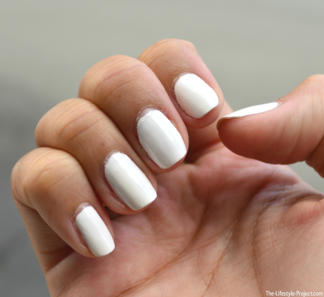 white-manicure