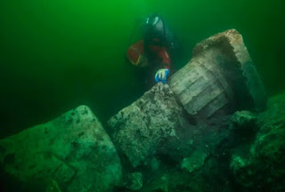 पानी के नीचे के पुरातत्वविदों ने प्राचीन मिस्र में 2,200 साल पुराने सैन्य जहाज़ के मलबे की खोज की