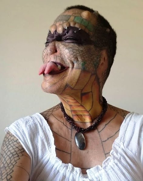 Richard Hernandez, a Los Angeles resident, decided to change his path in life and transitioned from banking to become a "dragon lady" called Tiamat Legion Medusa.