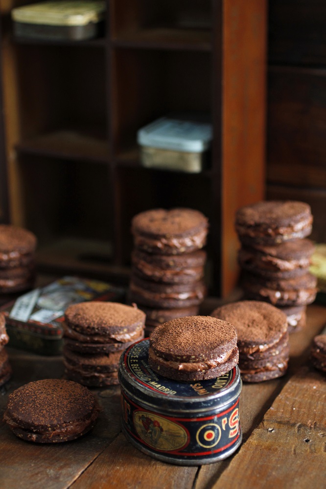 Monedas De Chocolate Y Avellanas
