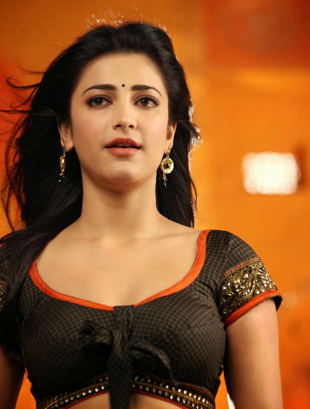 Latest Stills Tamil Actress Shruti Hassan New Hot Photos