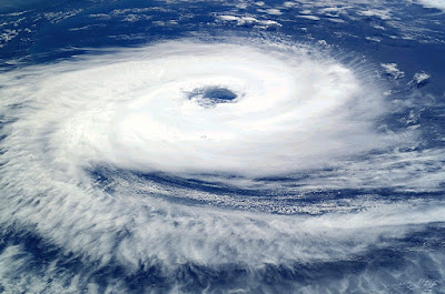 Ciclone catrina de 2014 no Sul do Brasil. Foto da Wikipédia-Cyclone_Catarina_from_the_ISS_on_March_26_2004.jfif 0,4 MP 800 × 529 115,7 KB