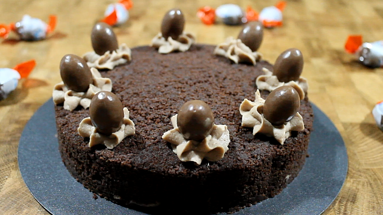 TARTA DE CHOCOLATE Y KINDER BUENO