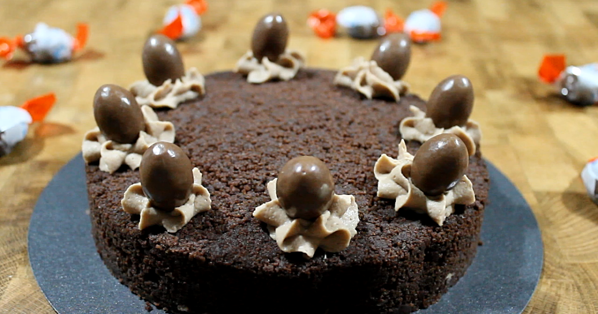 LOS POSTRES CASEROS DE LOLA TARTA DE CHOCOLATE Y KINDER BUENO