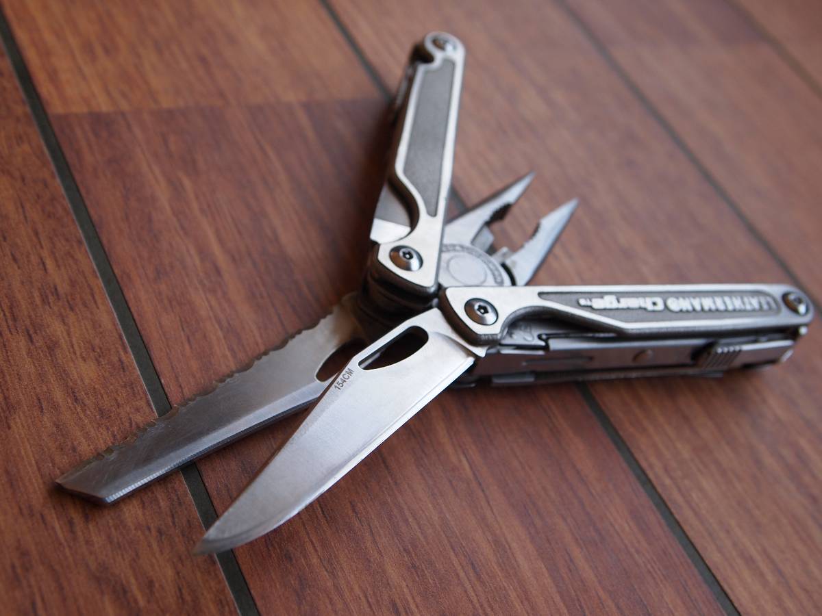 The wandering axeman Pocket Knives I Own and