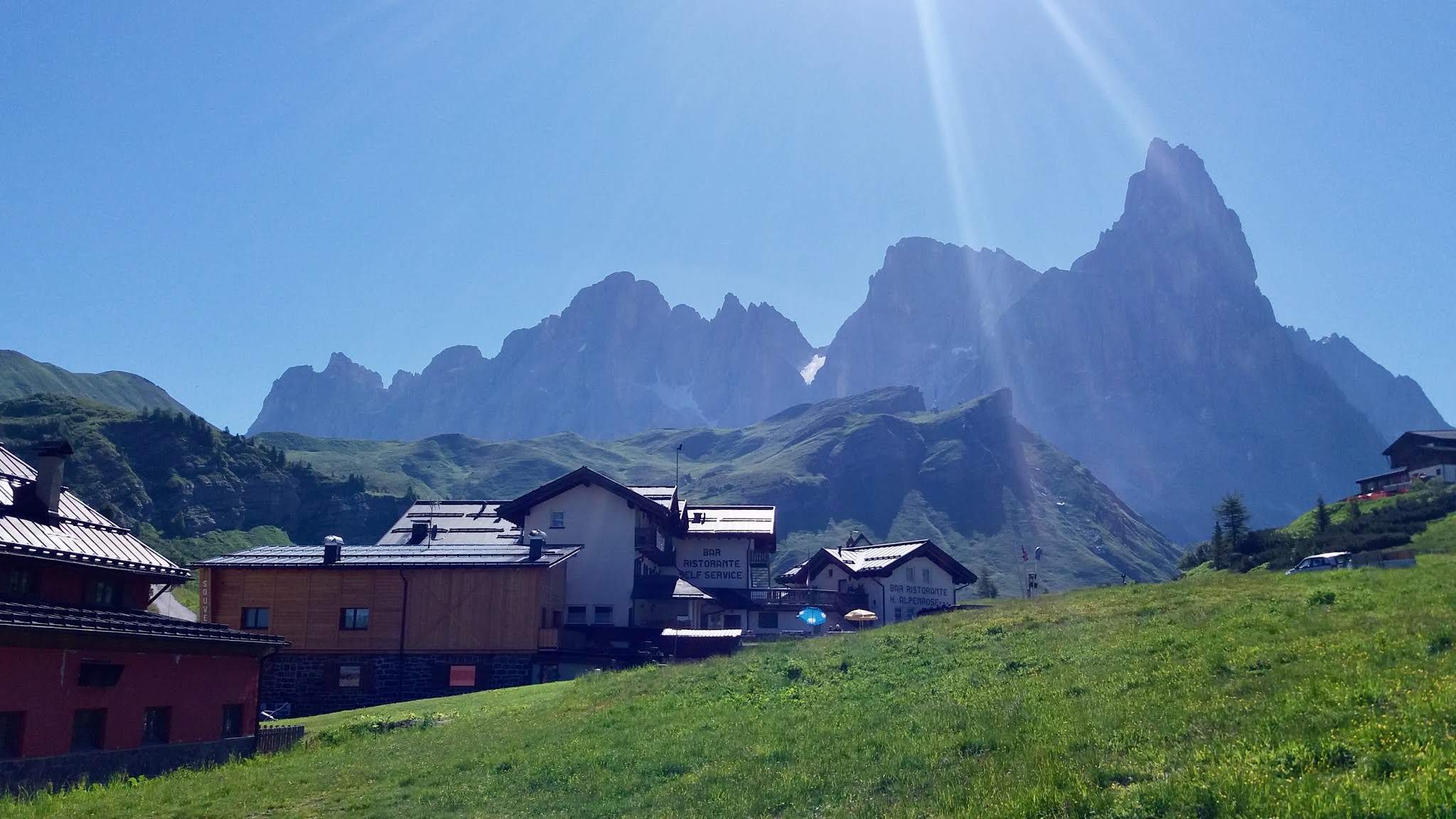 Montagne luminose Passo Rolle Pale di San Martino Montagne luminose Passo Rolle Pale di San Martino
