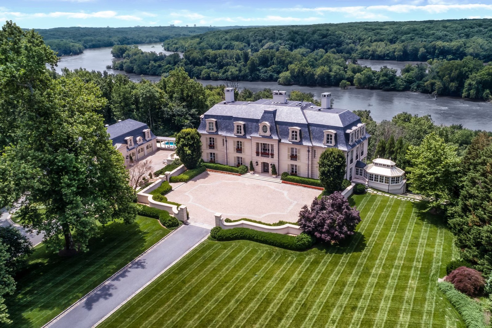 NFL's Dan Snyder's 30,000 Square Foot Mega Mansion In Potomac, MD THE