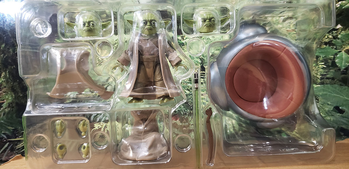 Yoda - Figuarts Yoda Revenge of the Sith (Review) 02-tray