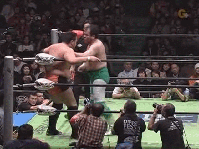 Corner%2BBack%2BSpin%2BElbow%2BSmash.gif