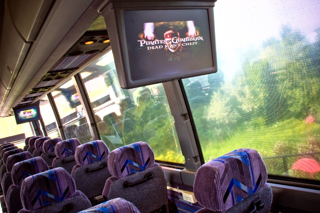 Rental Bus Pariwisata Bekasi : TV Bus yang memanjakan Anda dengan tayangan pilihan