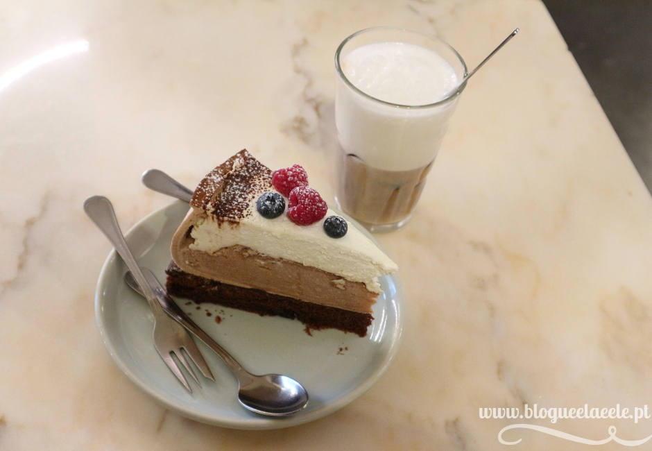 A melhor pavlova do Porto Miss pavlova + sobremesa + porto + onde comer + zona norte do país + portugal + blogue português de casal + blogue ela e ele + ele e ela + pedro e telma + crítica gastronómica (3)