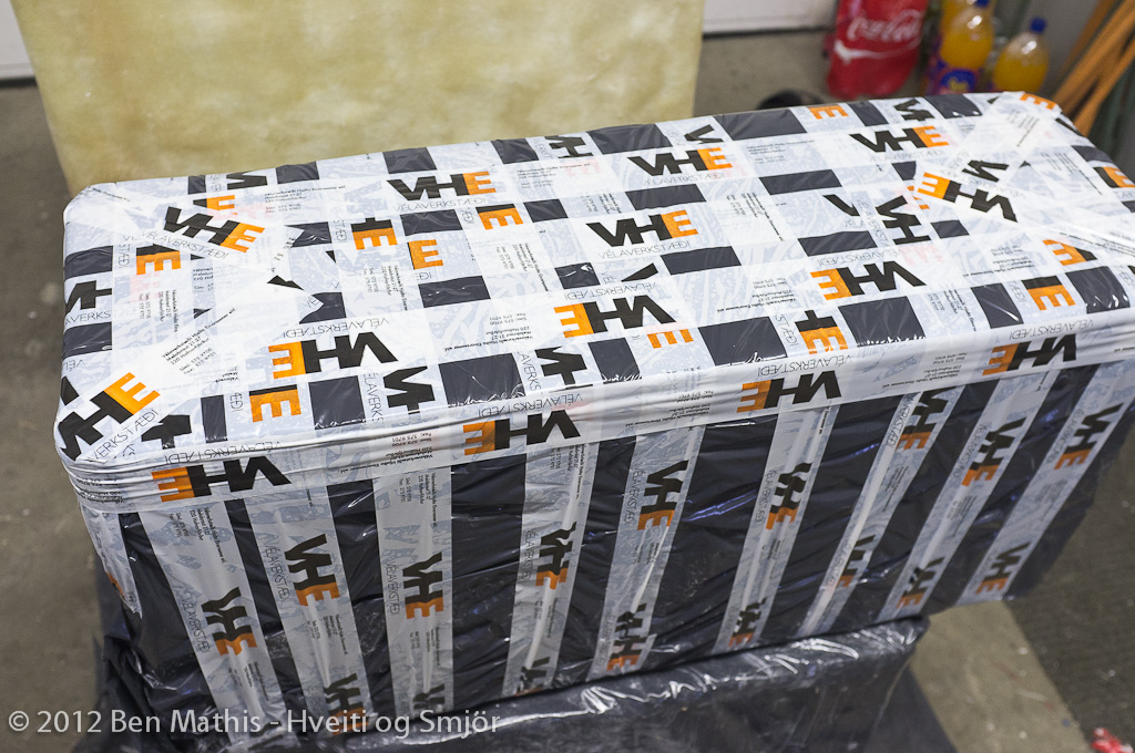 Hveiti og Smjör Bonus Fiberglass Bicycle Box Construction