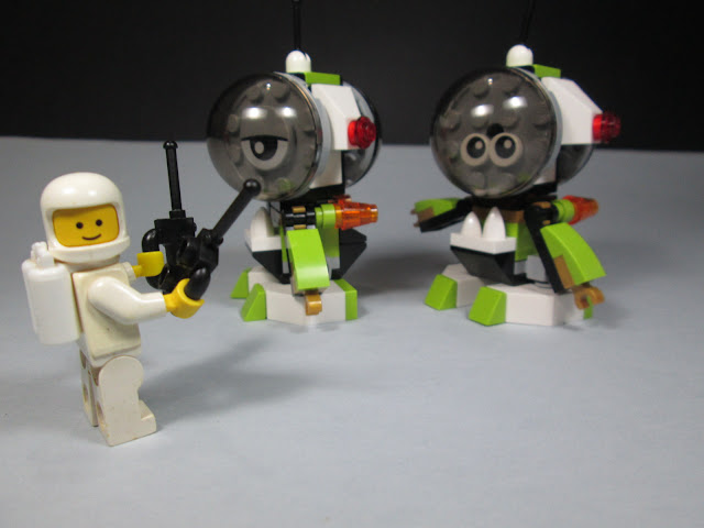 Spaceman LEGO tem o controlo dos robots Nurpnaut