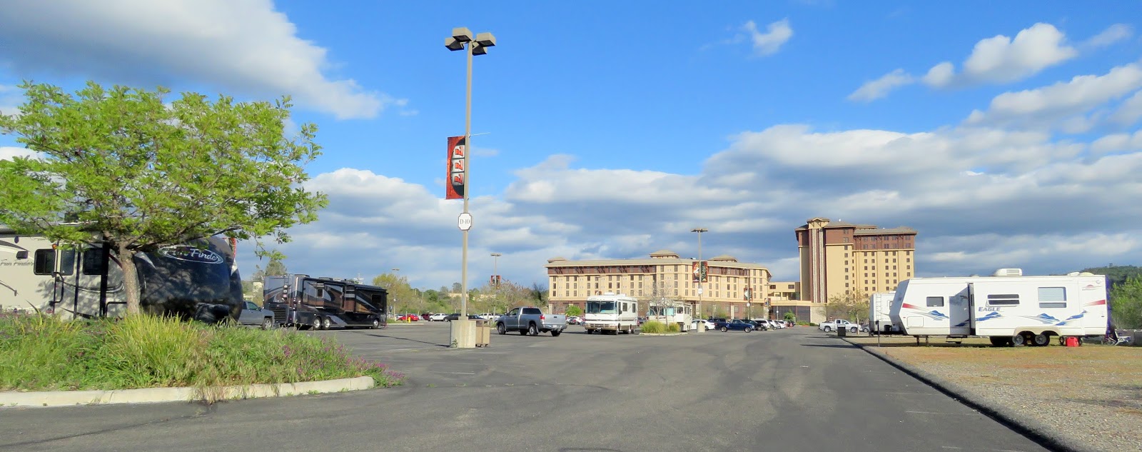 How many slot machines at chukchansi gold resort & casinoort casino