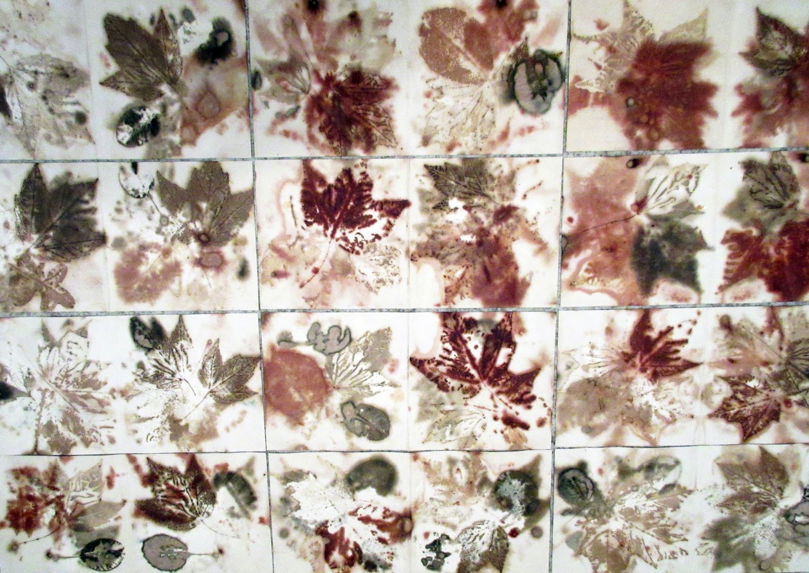 Art Unstructured Eco Printing Leaves on Paper