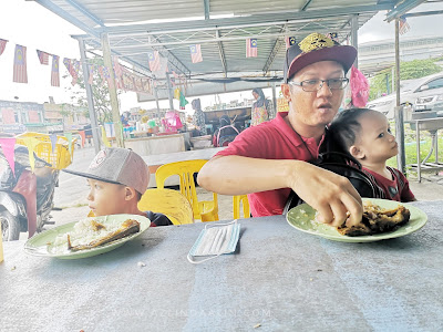 LUNCH DI KUALA PERLIS SEBELUM NAIK FERI KE LANGKAWI LUNCH DI KUALA PERLIS SEBELUM NAIK FERI KE LANGKAWI