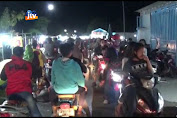 Ratusan Warga Berdesak Desakan Di Pasar Malam