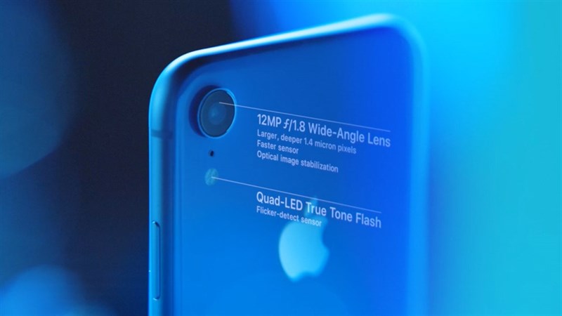 Mẫu iPhone giá dưới 5 triệu cùng “truyền nhân tai thỏ“ hot bậc nhất hiện nay 2 1563084115 621 so sanh iphone 8 va iphone xr su khac biet giua cach tan va co dien 3 1563014885 width800height450 1