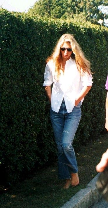 Style Icon: The Timeless Looks of Carolyn Bessette-Kennedy