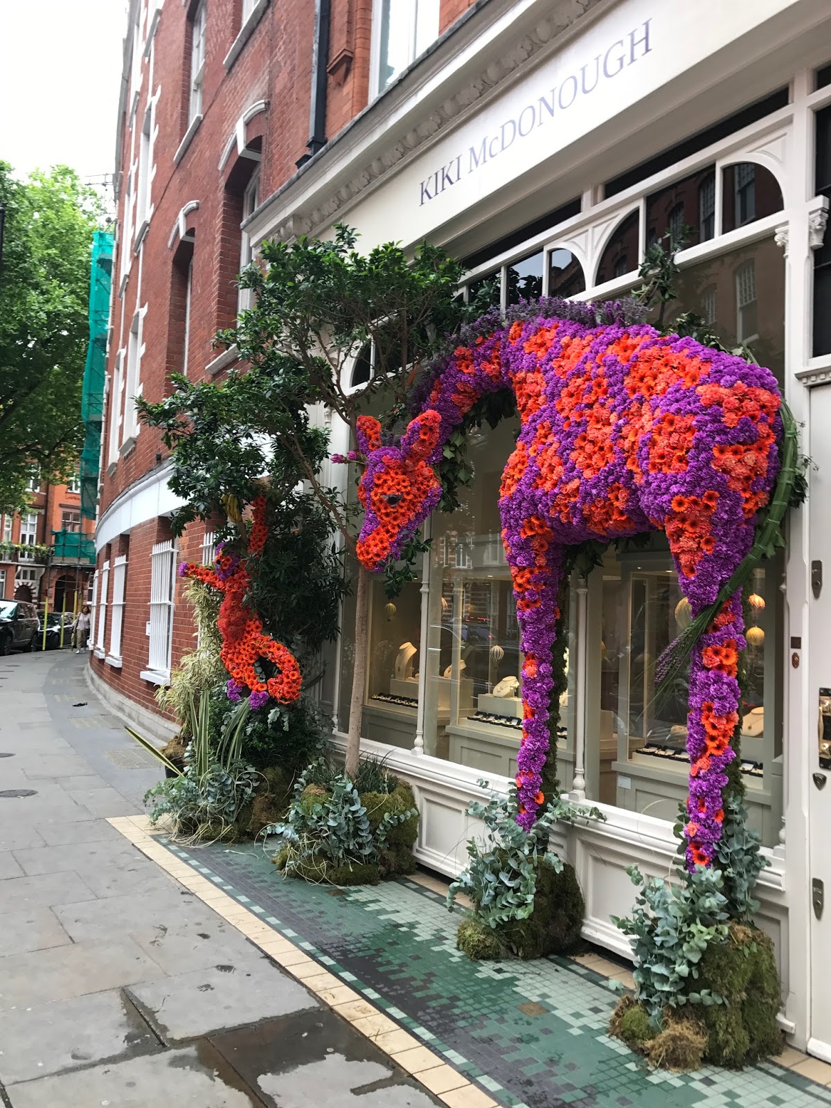 London The Chelsea Flower Show Roses and Rolltops