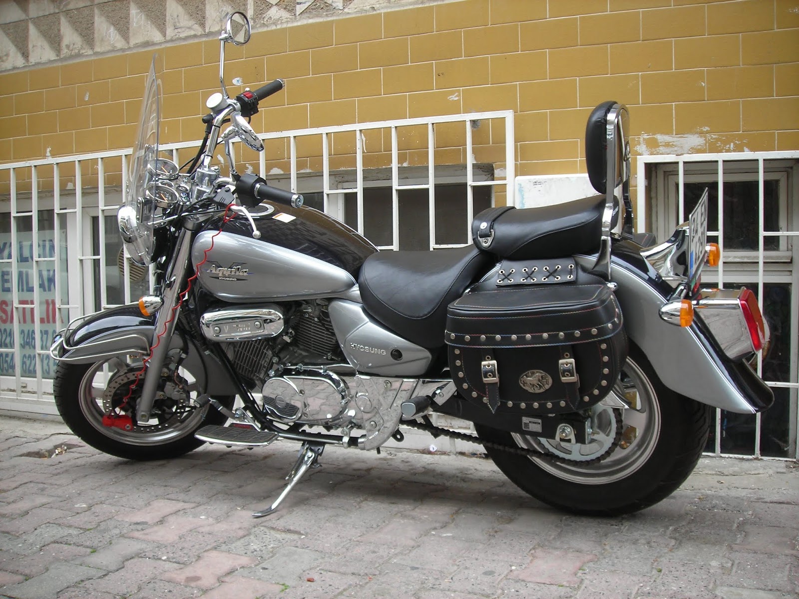 Hyosung Aquila gv250