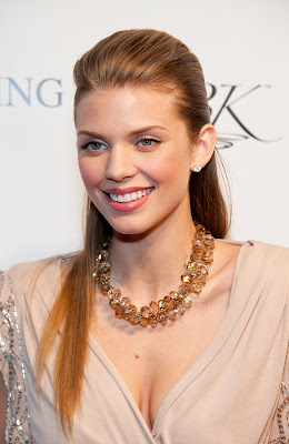 AnnaLynne McCord Stud Earring and Yellow Necklace2