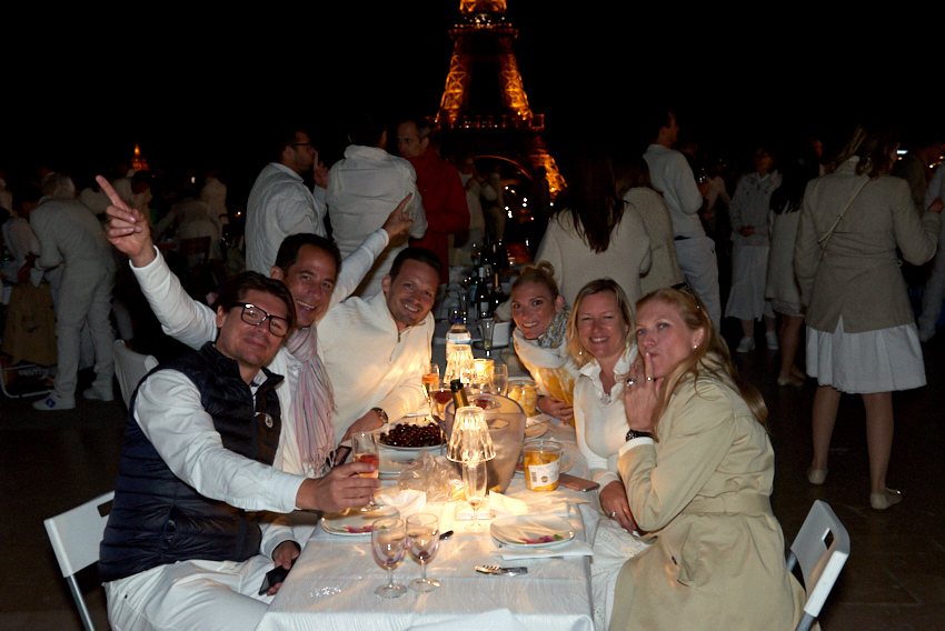 Focus On Paris Dress Code white