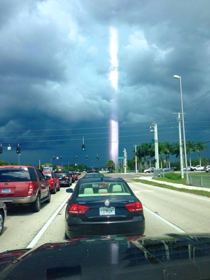 Photo of Mysterious Beam of Light in Florida on August 16, 2015 Real