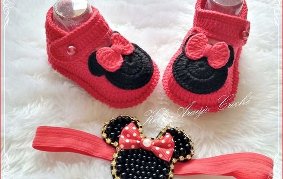 sapatinho de crochê da minnie