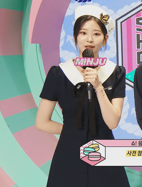 아이즈원> 마린룩 입은 음악중심 MC 김민주