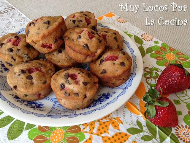 Muffins de Fresas y Pepitas de Chocolate con Compota de Manzana (Bajos en grasa)