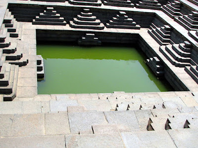 Temple_stepped_tank_of_the_Vijayanagara_