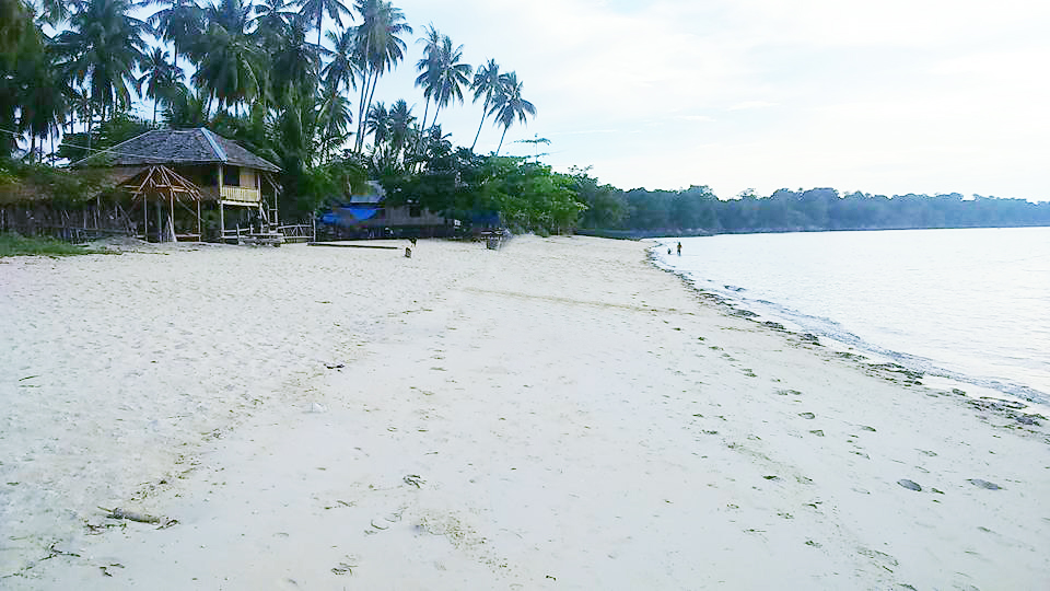 Pantai Kaluku yang Natural dan sangat Eksotis di Sulawesi Tengah