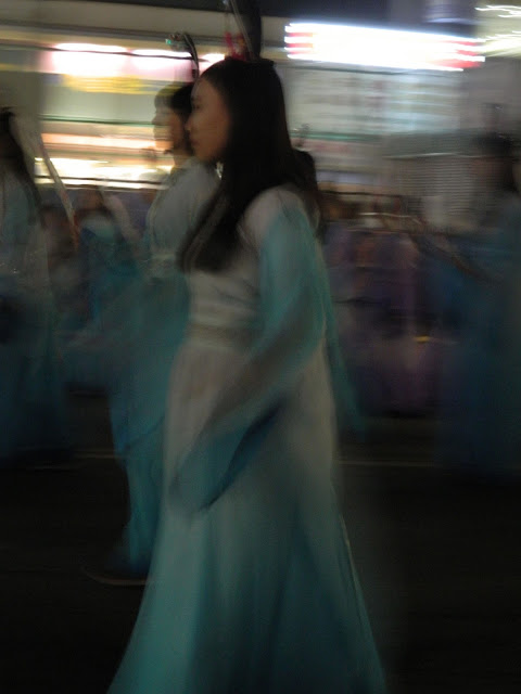 Pretty girls in pretty coloured hanboks