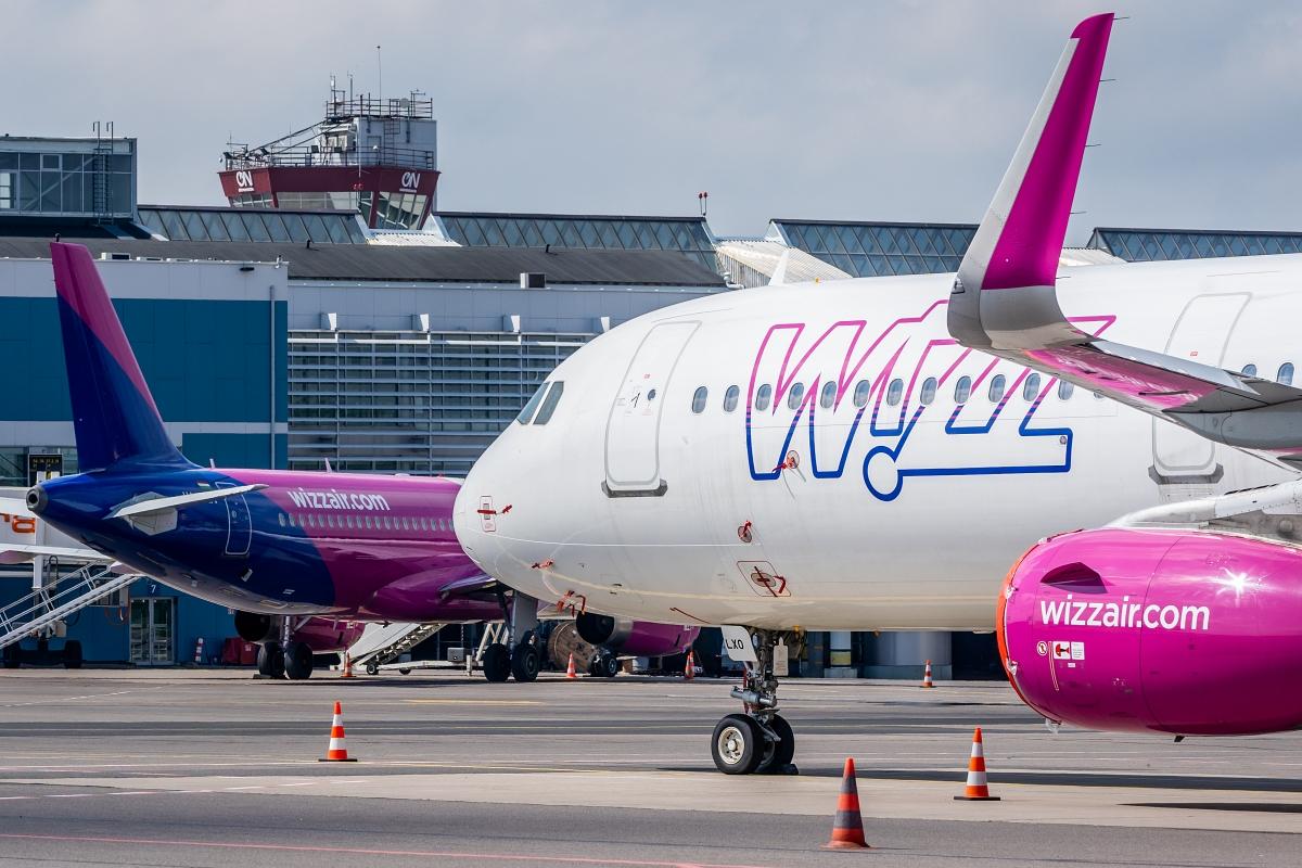 Wizz air авиакомпания сайт. Визз Эйр. Wizz Air места. Wizz Air Malta. Optimum Wizz Air RL, губы.