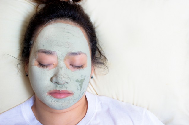 Jarang Disadari Wanita Memakai Masker Seperti Ini Salah Dan Berakhir Fatal Jarang Disadari Wanita Memakai Masker Seperti Ini Salah Dan Berakhir Fatal