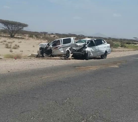 لحج حادث مروري مروع أدى إلى مقتل 3 أشخاص وإصابة آخرين