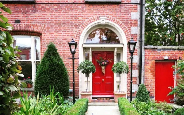 Instagrammable Dublin in a day: Georgian doors in Ballsbridge
