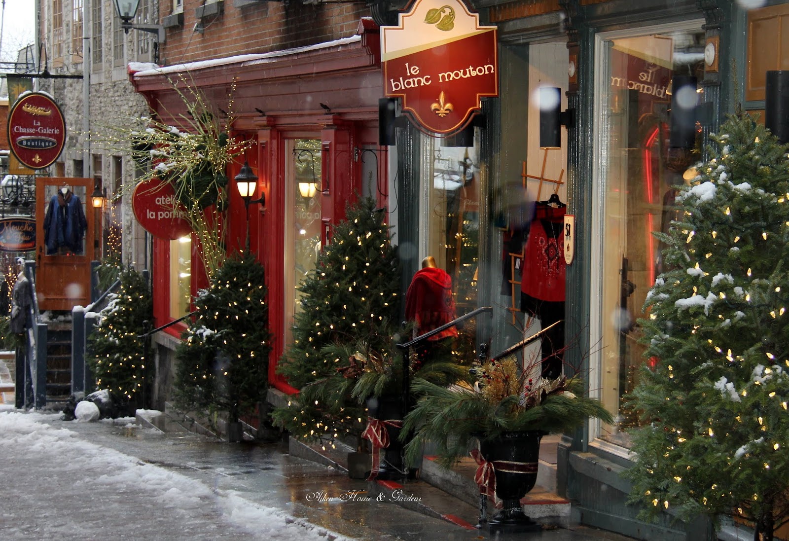 Рождественская ярмарка в англии. Кольмар франция рождество. Кольмар франция рождество. Квебек рождество. Рождественские кварталы.