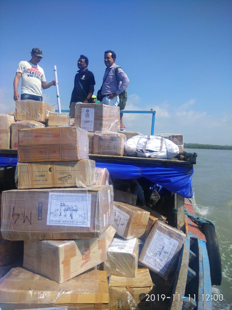 বুলবুলের ঝড়ে ক্ষতিগ্রস্ত দুঃস্থদের পাশে দাঁড়ালো সুন্দরবন চর্চা ও তেপান্তর 1 বুলবুলের ঝড়ে ক্ষতিগ্রস্ত দুঃস্থদের পাশে দাঁড়ালো সুন্দরবন চর্চা ও তেপান্তর