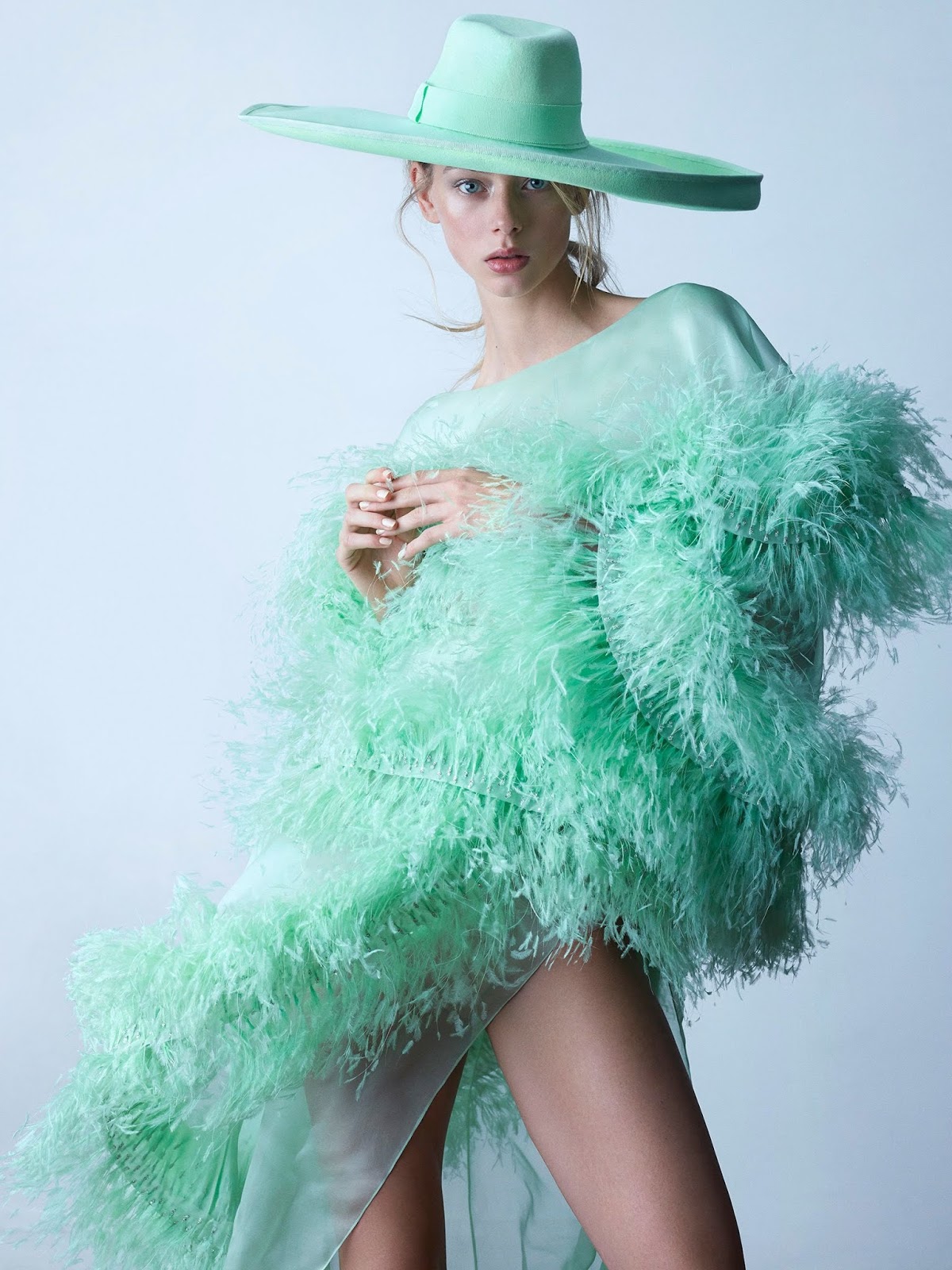 39 Lolas: Lauren de Graaf by Greg Swales for Vogue Taiwan March 2019