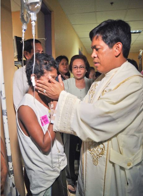 Father Fernando Suarez Healing Mass: I Met the Person Who Changed My Perspective in Life