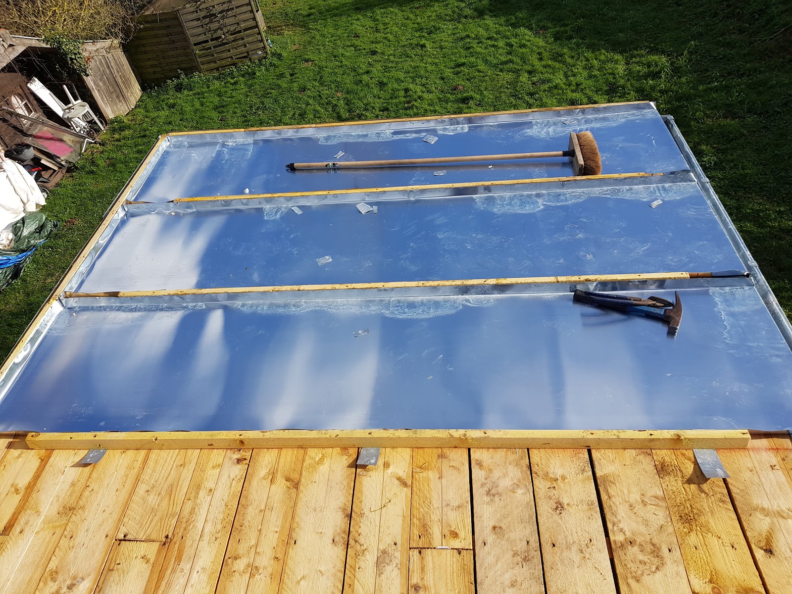 Tiny House Construction Faconnage Et Pose Des Bacs Zinc Facon