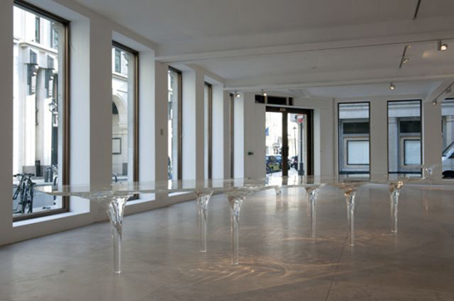 diseño_actualidad-liquid-glacial-table-by-zaha-hadid-tres_studio-top_blog_deco-blog_arquitectura_interiorismo_decoracion_valencia-proyectos_arquitectura_valencia