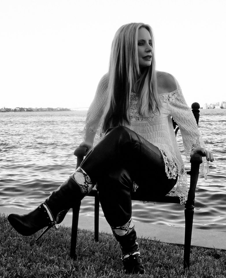 32+ Feversong (Fever, #9) Background