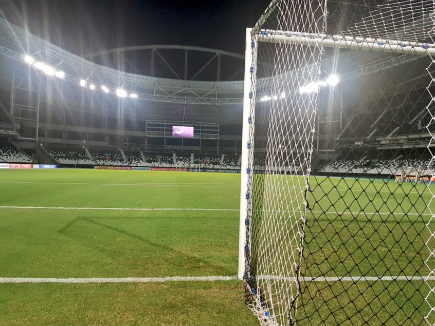 Com Ilha repleta de mulheres, Sport goleia o Botafogo-SP e segue subindo na  Série B - Cassio Zirpoli