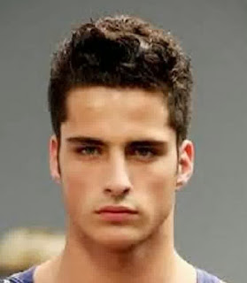 Model rambut pria untuk wajah oval