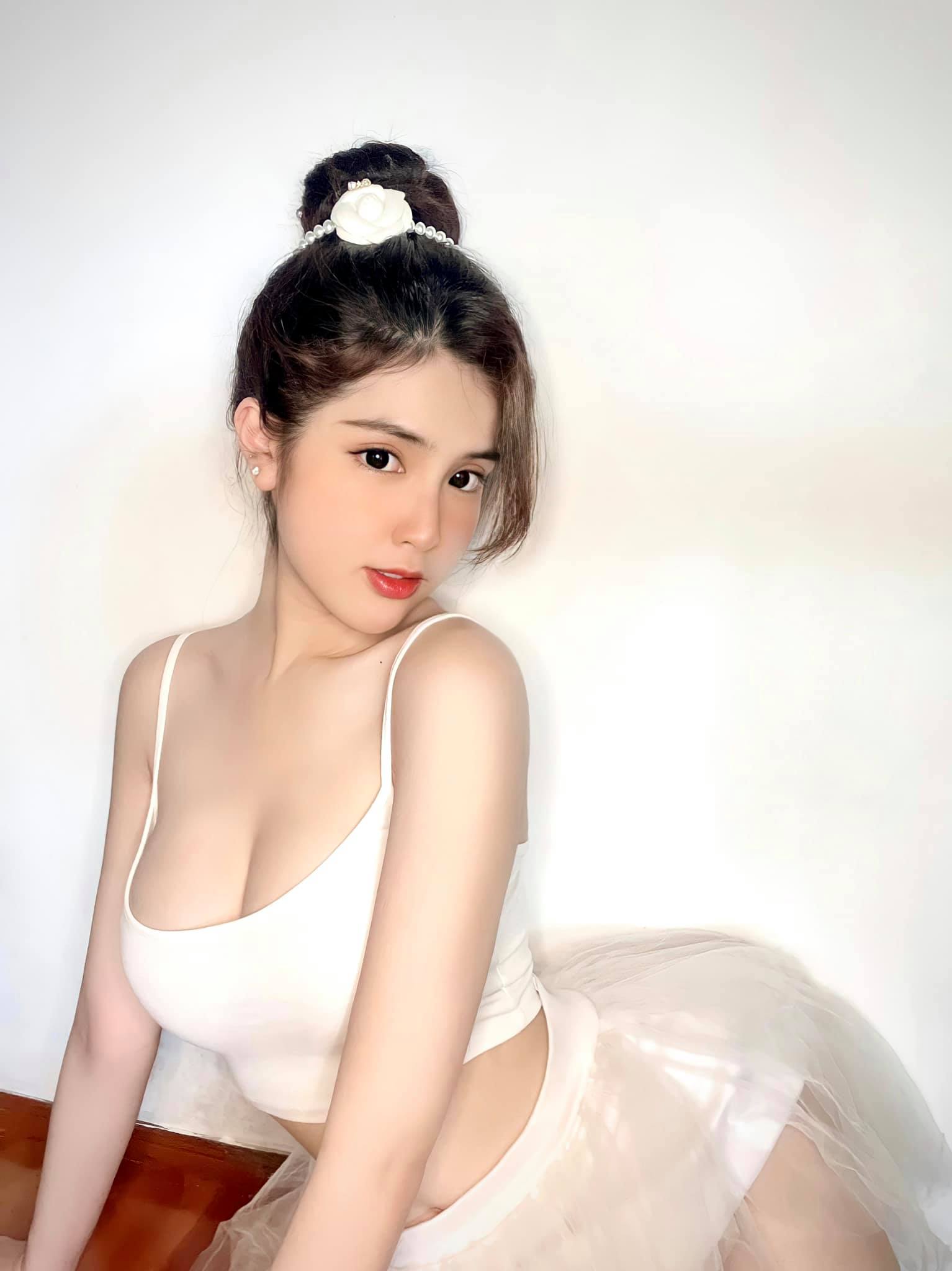 Hot girl Đinh Triệu Đoan Nghi sở hữu vòng eo 56cm tiết lộ thu nhập khủng - 1